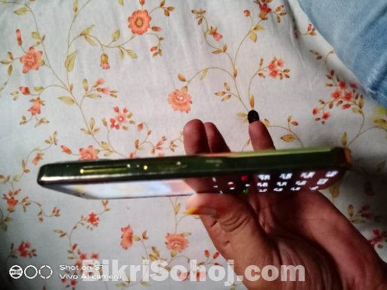 বাটন টাচ ফোন